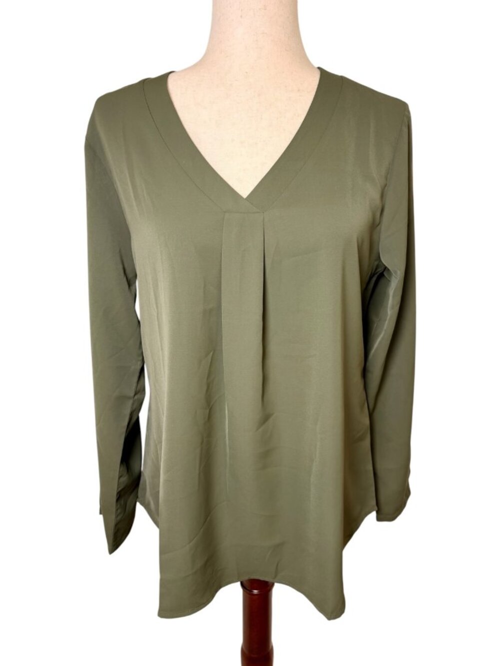 Youtalia Olive Green V-Neck Long Sleeve Pleated Blouse NWT Size Medium